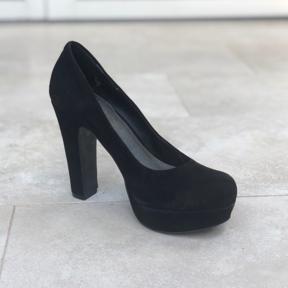 Gianni Bini Suede Pumps
